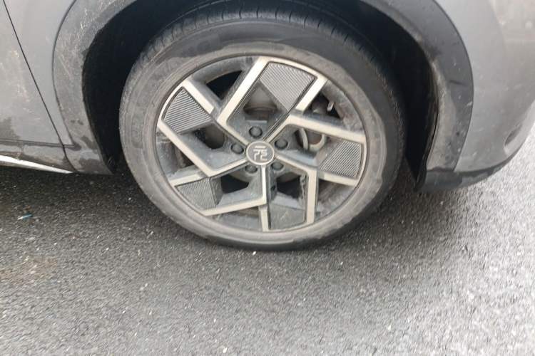 Used BYD Yuan PLUS 2022 510 km Flagship Version Right Front Wheel Hub