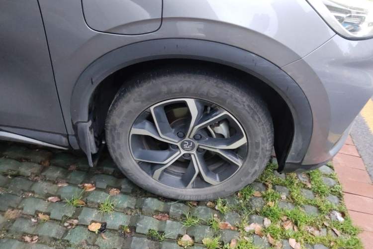 Used BYD Yuan PLUS 2022 430 km Luxury Version Right Front Wheel Hub