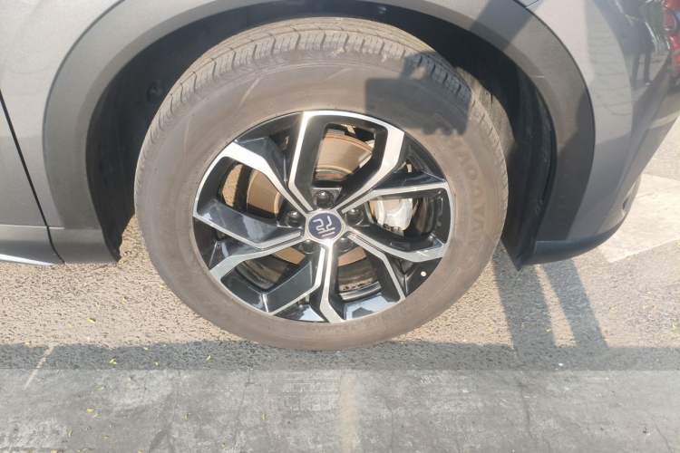 Used BYD Yuan PLUS 2022 430 km Luxury Version Right Front Wheel Hub