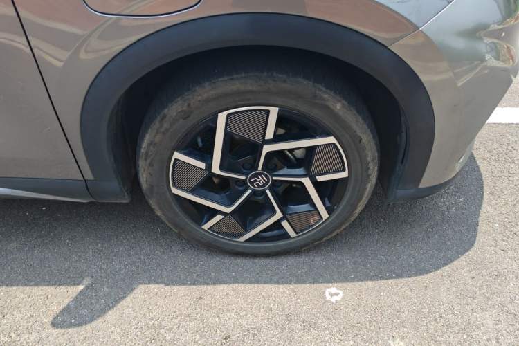 Used BYD Yuan PLUS 2022 510 km Flagship Version Right Front Wheel Hub