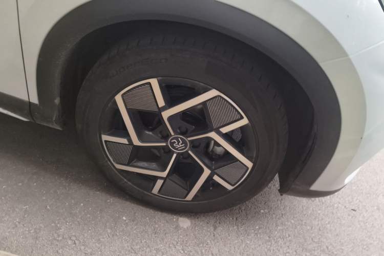 Used BYD Yuan PLUS 2022 510 km Flagship Version Right Front Wheel Hub