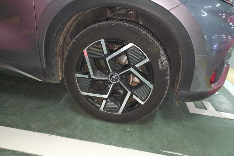 Used BYD Yuan PLUS 2022 510 km Flagship Version Right Front Wheel Hub
