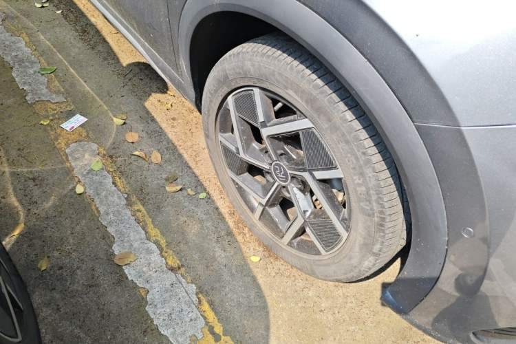 Used BYD Yuan PLUS 2022 510KM Flagship PLUS Right Front Wheel Hub
