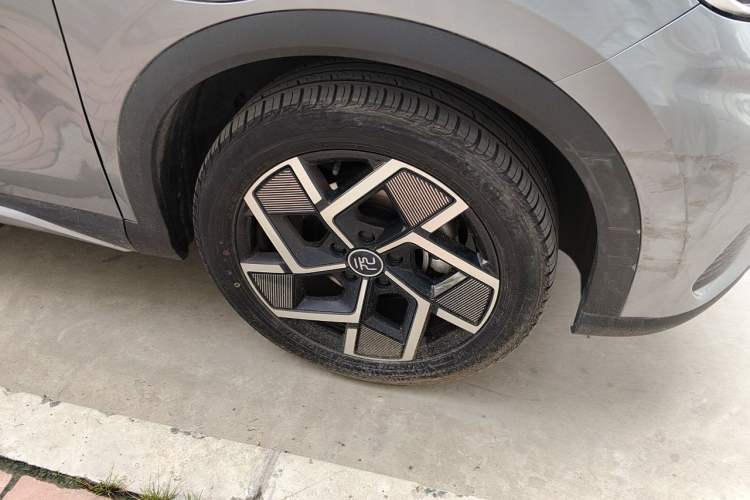 Used BYD Yuan PLUS 2022 510 km Flagship Version Right Front Wheel Hub
