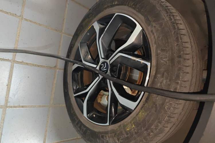 Used BYD Yuan PLUS 2022 430 km Luxury Version Right Front Wheel Hub