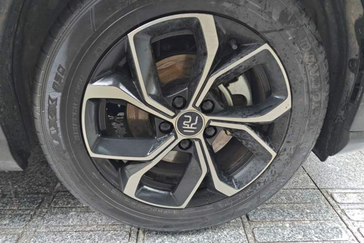 Used BYD Yuan PLUS 2022 430 km Luxury Version Right Front Wheel Hub