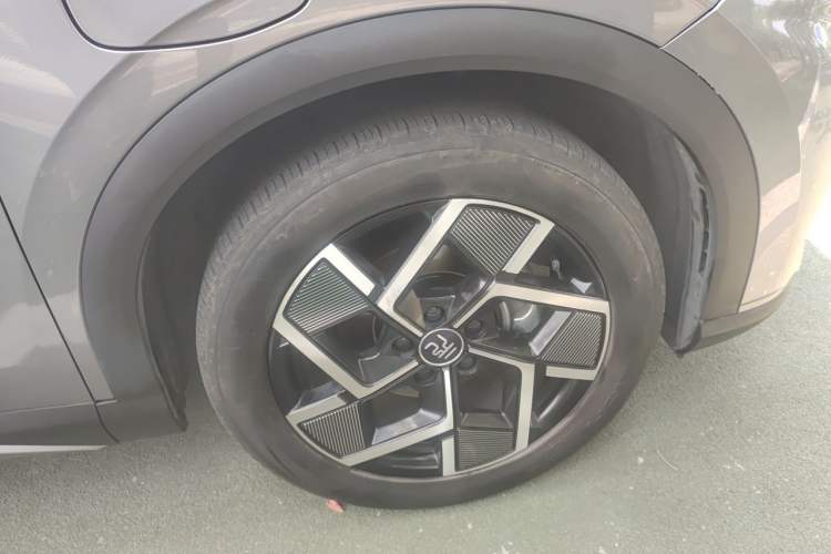 Used BYD Yuan PLUS 2022 510 km Flagship Version Right Front Wheel Hub