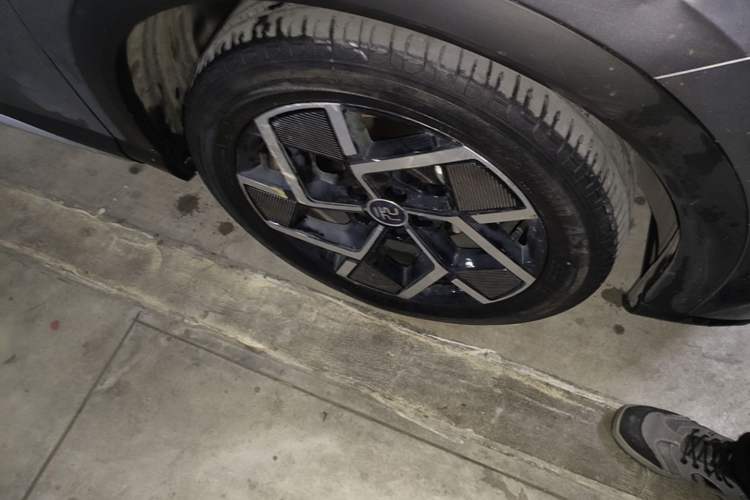 Used BYD Yuan PLUS 2022 510 km Flagship Version Right Front Wheel Hub