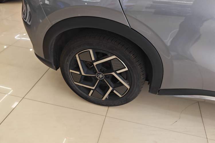 Used BYD Yuan PLUS 2022 510 km Flagship Version Right Rear Wheel Hub