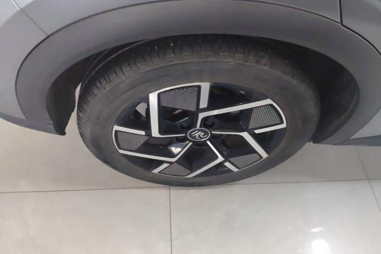 Used BYD Yuan PLUS 2022 510 km Flagship Version Right Rear Wheel Hub