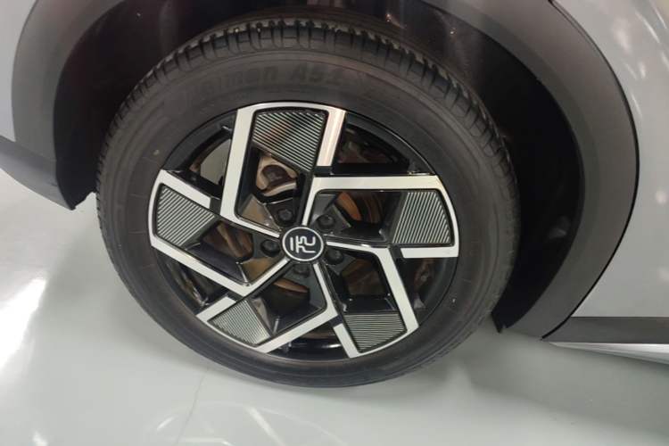 Used BYD Yuan PLUS 2022 510 km Flagship Version Right Rear Wheel Hub