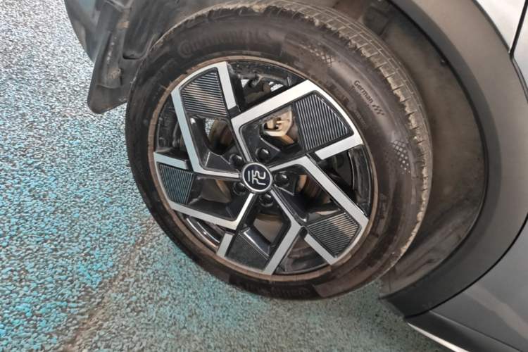 Used BYD Yuan PLUS 2022 510 km Flagship Version Right Rear Wheel Hub