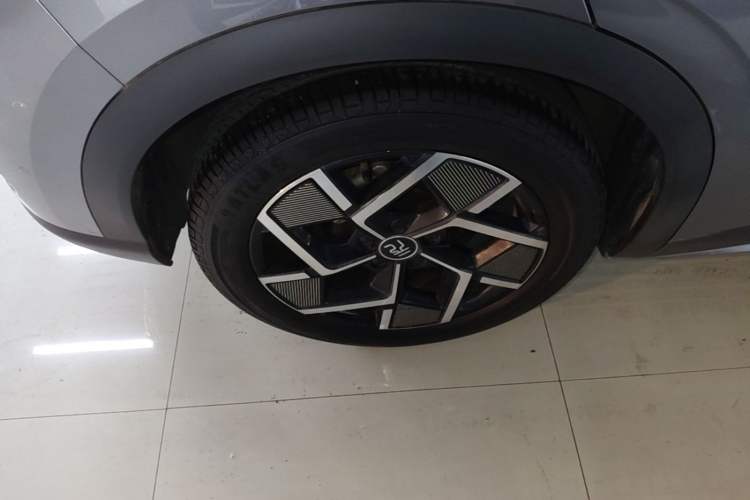 Used BYD Yuan PLUS 2022 510 km Flagship Version Right Rear Wheel Hub