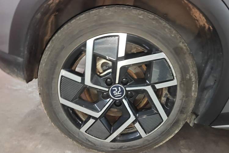 Used BYD Yuan PLUS 2022 510 km Flagship Version Right Rear Wheel Hub