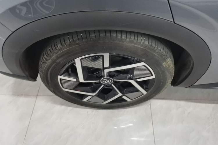 Used BYD Yuan PLUS 2022 510 km Flagship Version Right Rear Wheel Hub