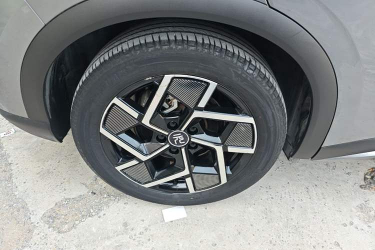 Used BYD Yuan PLUS 2022 510 km Flagship Version Right Rear Wheel Hub