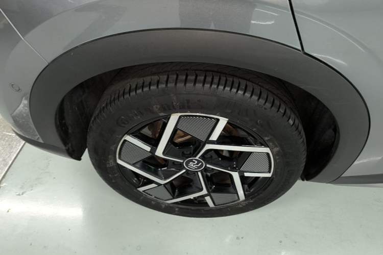 Used BYD Yuan PLUS 2022 510KM Flagship PLUS Right Rear Wheel Hub