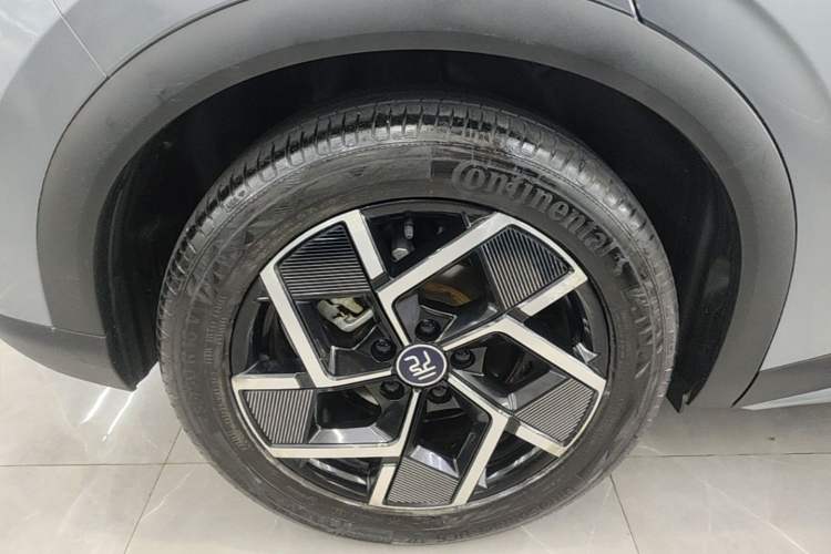 Used BYD Yuan PLUS 2022 510 km Flagship Version Right Rear Wheel Hub