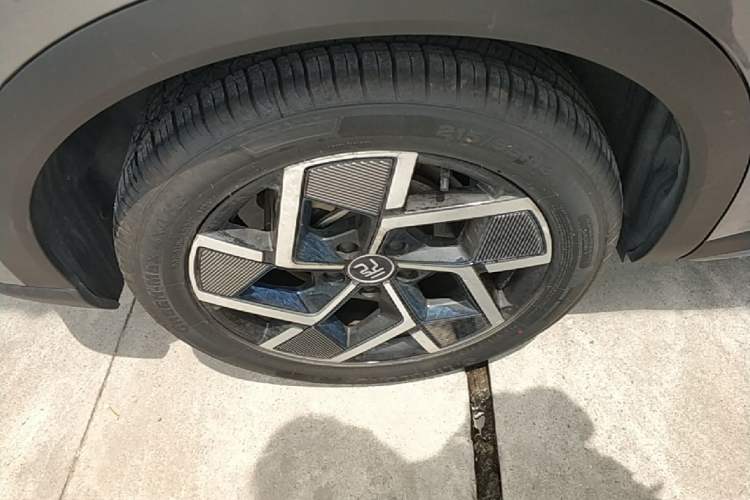 Used BYD Yuan PLUS 2022 510 km Flagship Version Right Rear Wheel Hub