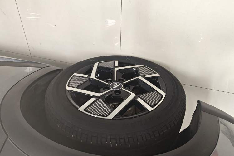 Used BYD Yuan PLUS 2022 510 km Flagship Version Right Rear Wheel Hub