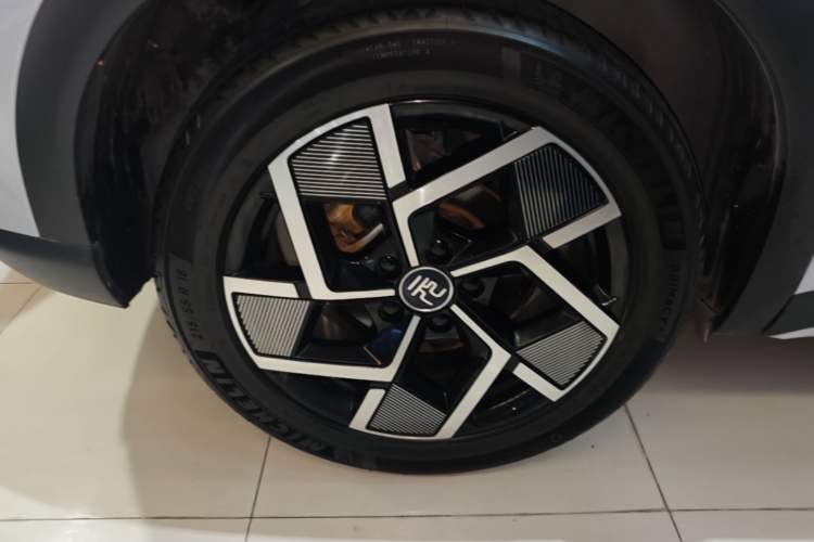 Used BYD Yuan PLUS 2022 510 km Flagship Version Right Rear Wheel Hub