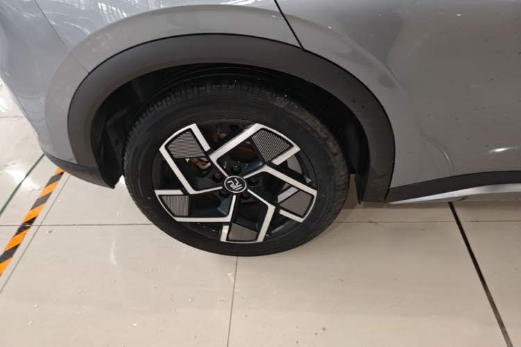 Used BYD Yuan PLUS 2022 510 km Flagship Version Right Rear Wheel Hub