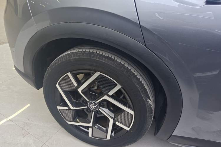 Used BYD Yuan PLUS 2022 510 km Flagship Version Right Rear Wheel Hub