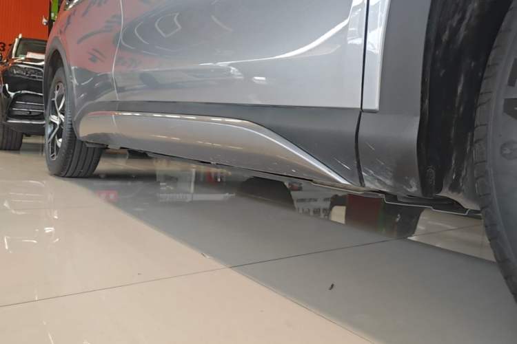 Used BYD Yuan PLUS 2022 430 km Luxury Version Right Side Sill