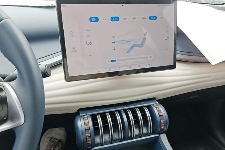 Used BYD Yuan PLUS 2022 510 km Flagship Version Audio And AC Panel