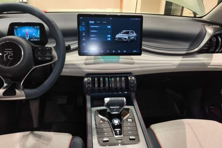 Used BYD Yuan PLUS 2022 510 km Flagship Version Audio And AC Panel