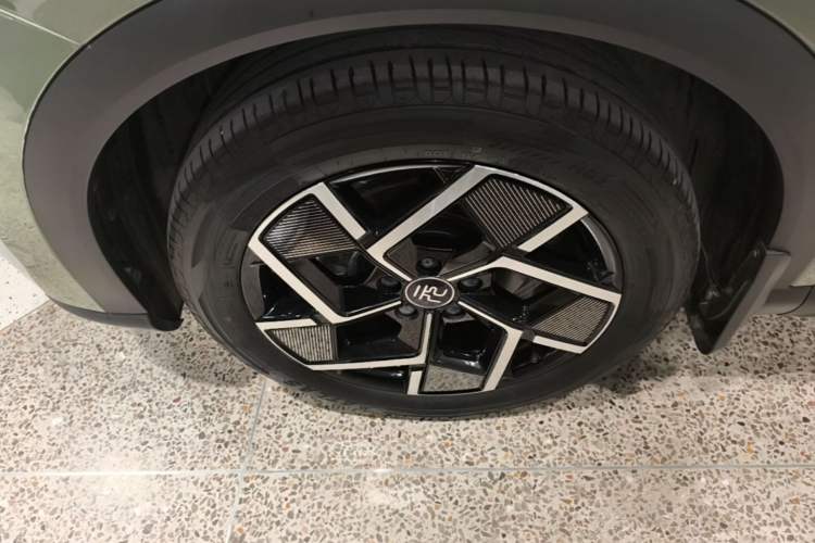 Used BYD Yuan PLUS 2022 510 km Flagship Version Left Front Wheel Hub
