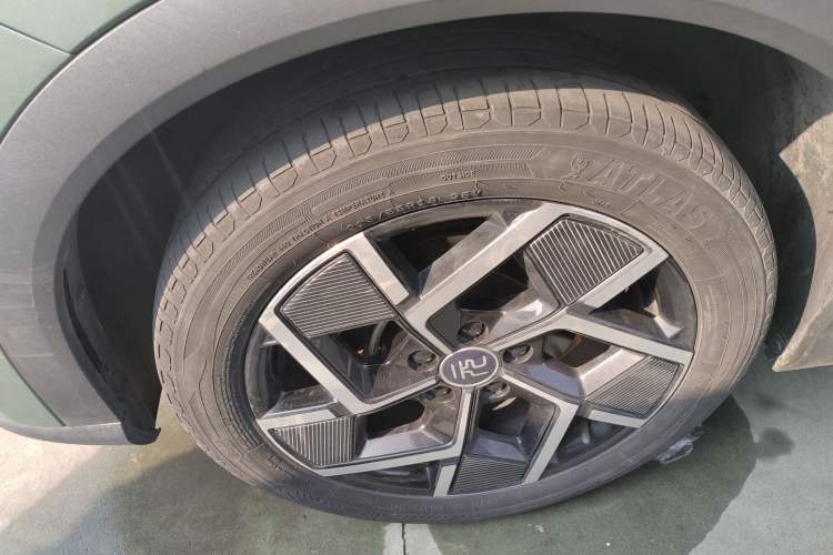 Used BYD Yuan PLUS 2022 510 km Flagship Version Left Front Wheel Hub