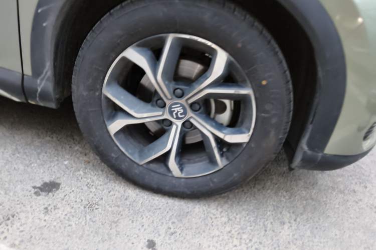 Used BYD Yuan PLUS 2022 430 km Luxury Version Right Front Wheel Hub