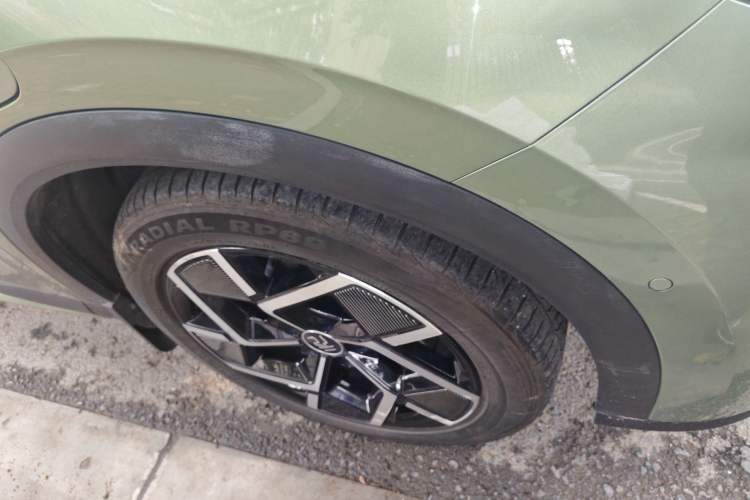 Used BYD Yuan PLUS 2022 510 km Flagship Version Right Front Wheel Hub