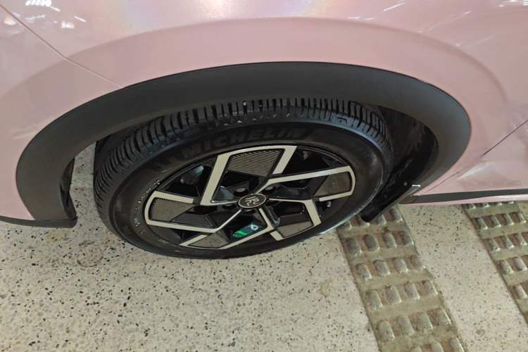 Used BYD Yuan PLUS 2022 510KM Flagship PLUS Left Front Wheel Hub