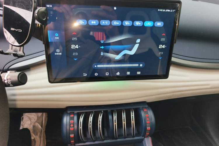 Used BYD Yuan PLUS 2022 430 km Luxury Version Audio And AC Panel
