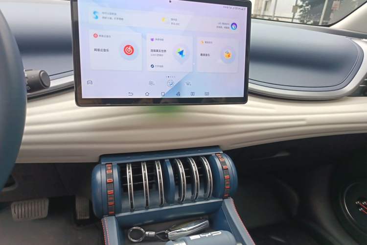 Used BYD Yuan PLUS 2022 430 km Luxury Version Audio And AC Panel