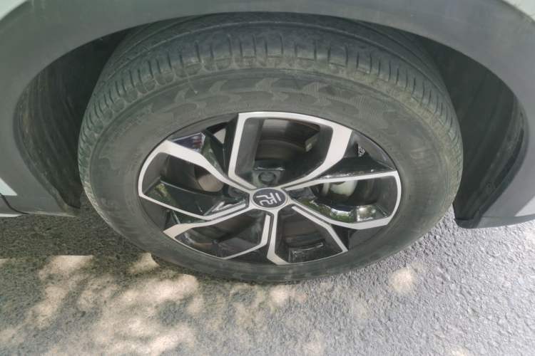 Used BYD Yuan PLUS 2022 430 km Luxury Version Right Front Wheel Hub