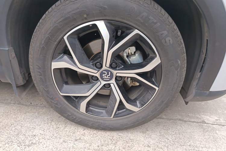 Used BYD Yuan PLUS 2022 430 km Luxury Version Right Front Wheel Hub