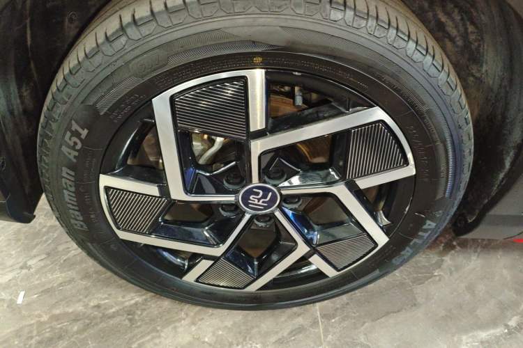 Used BYD Yuan PLUS 2022 510 km Flagship Version Left Front Wheel Hub