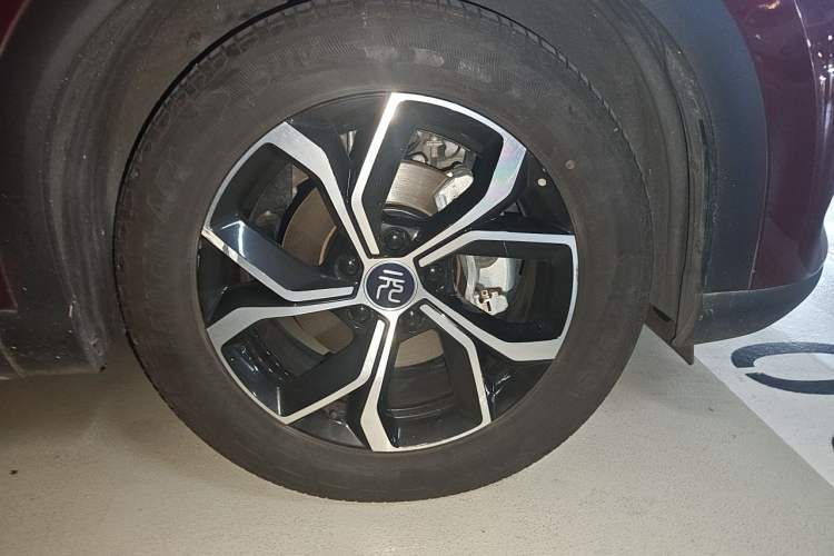 Used BYD Yuan PLUS 2022 430 km Luxury Version Right Front Wheel Hub