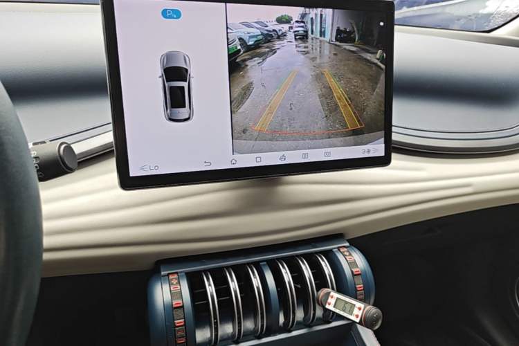 Used BYD Yuan PLUS 2022 510 km Luxury Version Audio And AC Panel