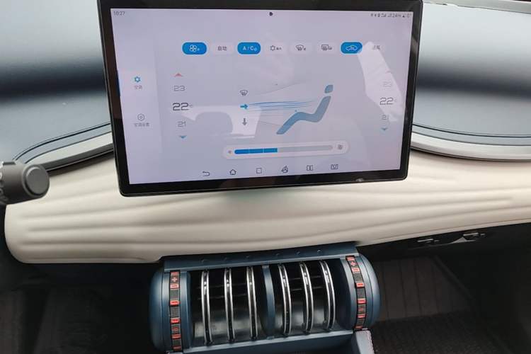 Used BYD Yuan PLUS 2022 510 km Flagship Version Audio And AC Panel