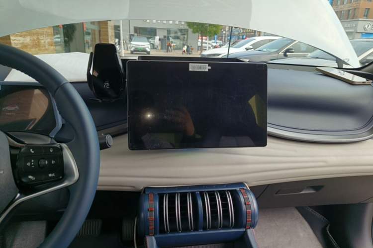 Used BYD Yuan PLUS 2022 430 km Luxury Version Audio And AC Panel