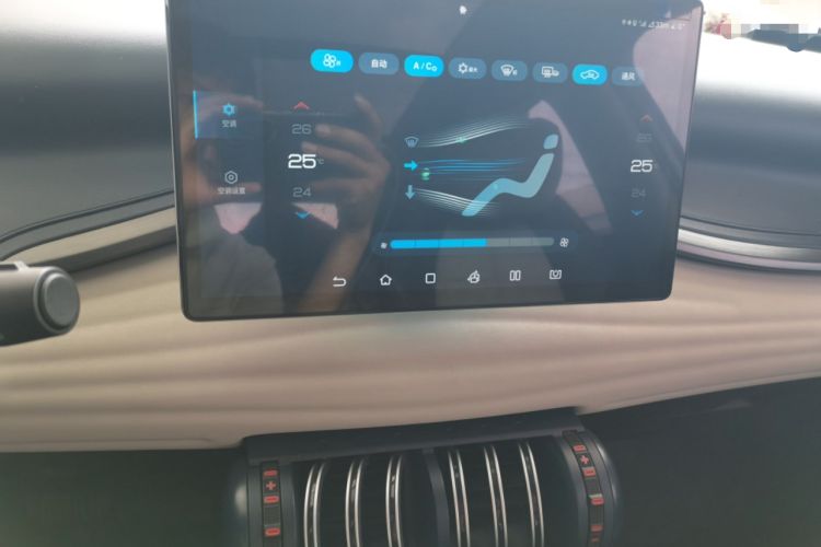 Used BYD Yuan PLUS 2022 430 km Luxury Version Audio And AC Panel