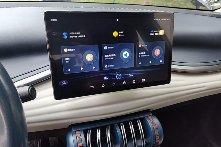Used BYD Yuan PLUS 2022 430 km Luxury Version Audio And AC Panel