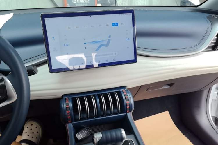 Used BYD Yuan PLUS 2022 510 km Flagship Version Audio And AC Panel