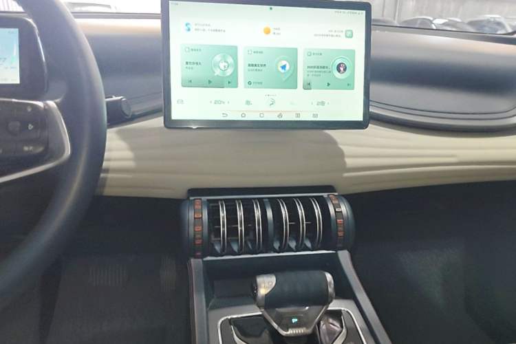 Used BYD Yuan PLUS 2022 510 km Luxury Version Audio And AC Panel