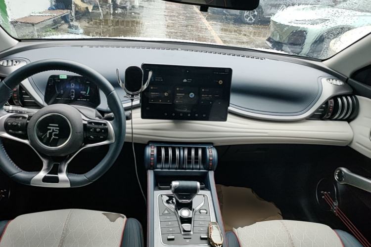 Used BYD Yuan PLUS 2022 430 km Luxury Version Center Console