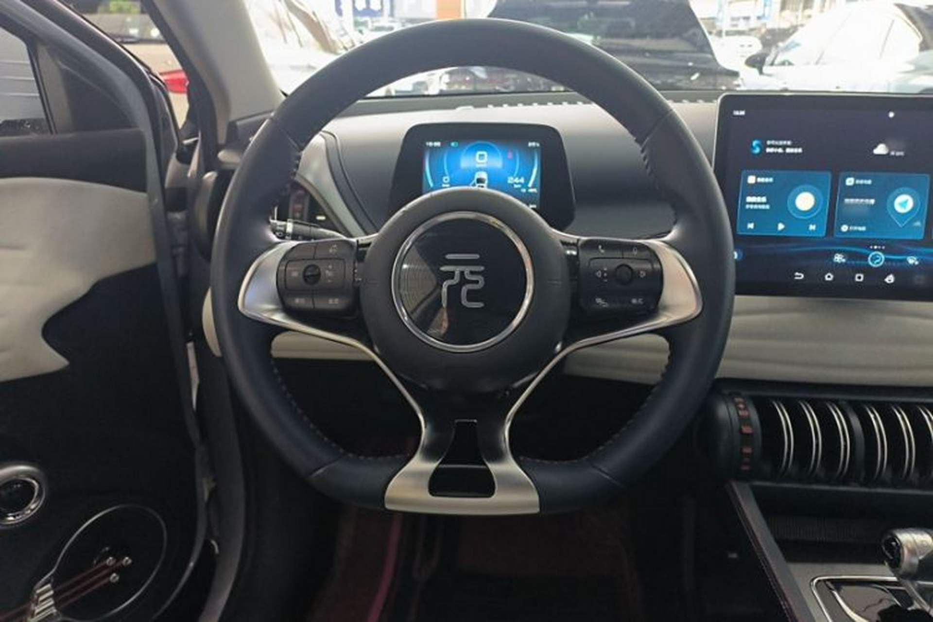 Used BYD Yuan PLUS 2022 510 km Luxury Version Interior 3